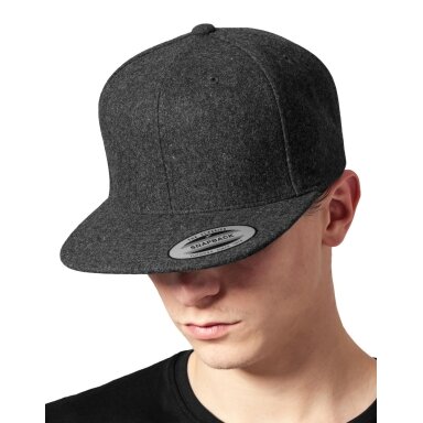 Kepuraitė Flexfit 6689M iš vilnos su snapeliu