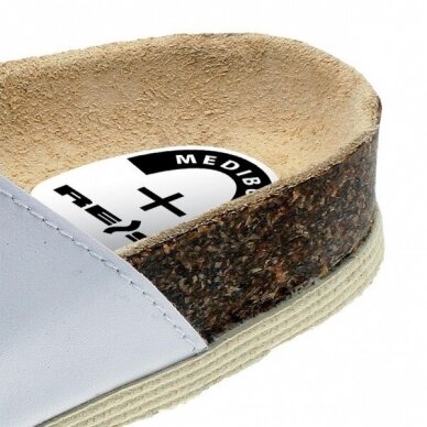 Unisex BMKLAKOR2PAS baltos spalvos, natūralios veidinės odos klumpės 1 Unisex BMKLAKOR2PAS baltos spalvos, natūralios veidinės odos klumpės 1
